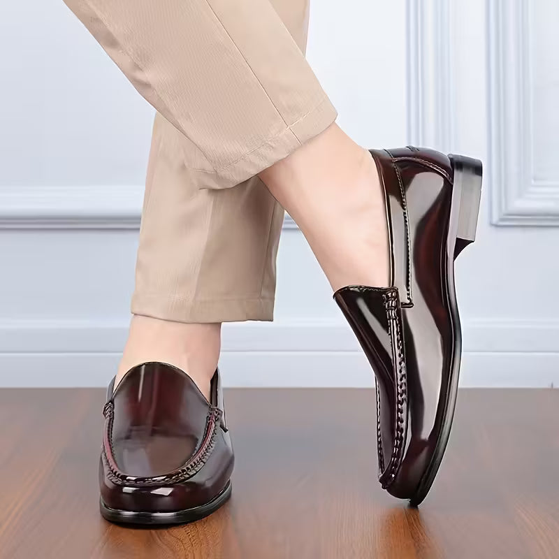 Chaussures au design léger et à bout pointu