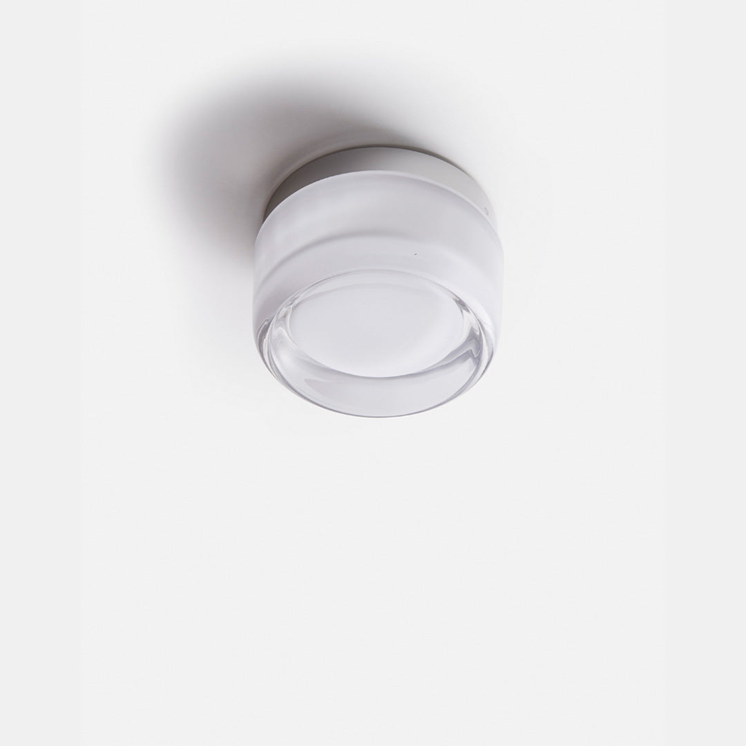 Applique moderna con diffusore in vetro per una luce d’atmosfera soffusa negli ambienti interni