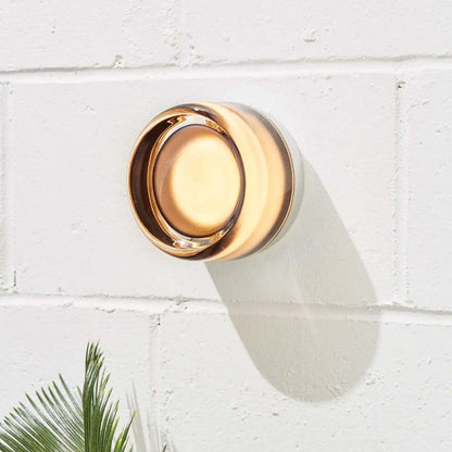 Applique moderna con diffusore in vetro per una luce d’atmosfera soffusa negli ambienti interni