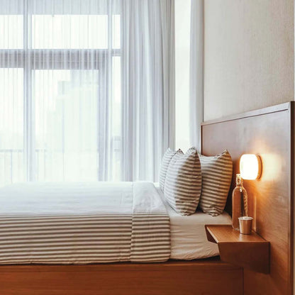 Applique moderna con diffusore in vetro per una luce d’atmosfera soffusa negli ambienti interni