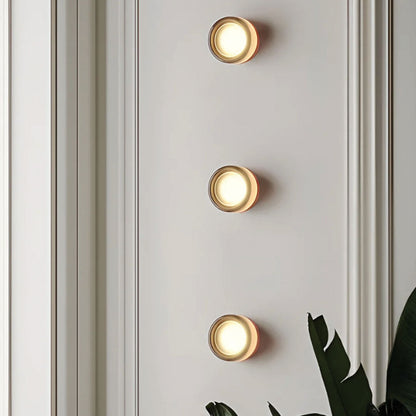 Applique moderna con diffusore in vetro per una luce d’atmosfera soffusa negli ambienti interni