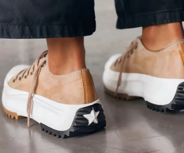 Trendy Platform Women's Sneakers with Laces and Chunky Sole