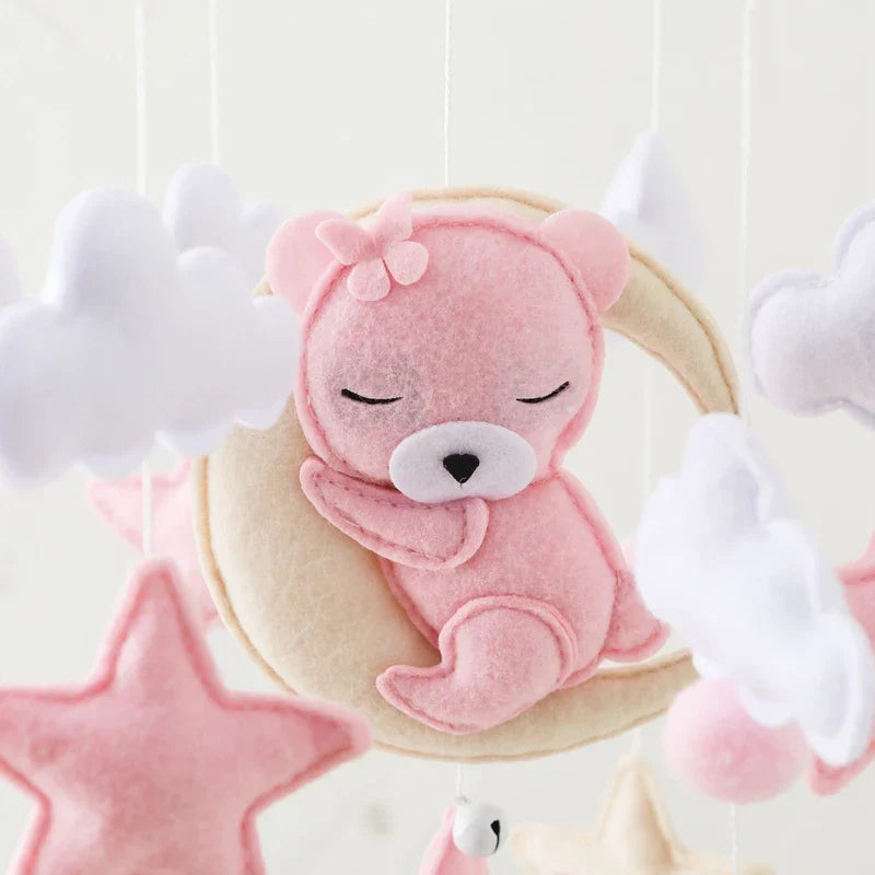 Holz-Mobile fürs Babybett mit Filzbären – Beruhigendes und stilvolles Babyaccessoire