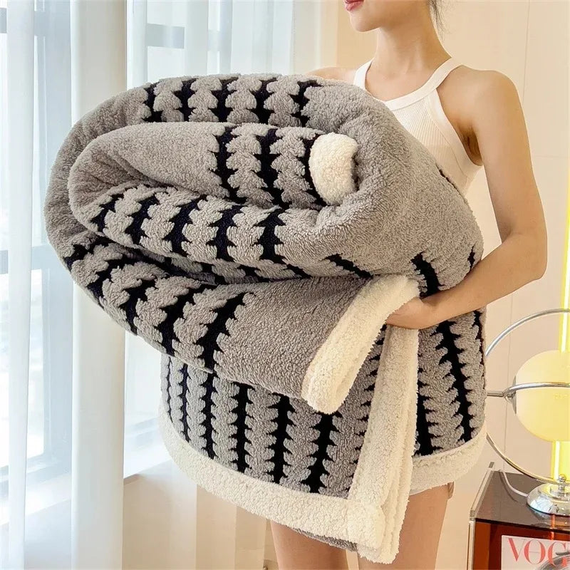Coperta double-face con motivo geometrico e pile sherpa – Morbida, calda e decorativa