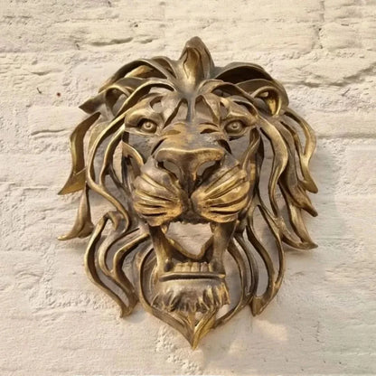 Statua di leone dorata - Unione di forza ed eleganza