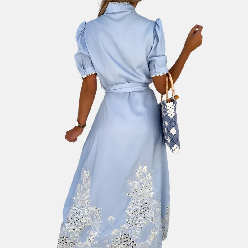 Besticktes blaues Damenkleid