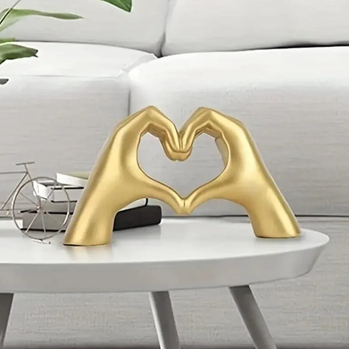 Decorazione con mani scultoree - Affettuosa ed elegante