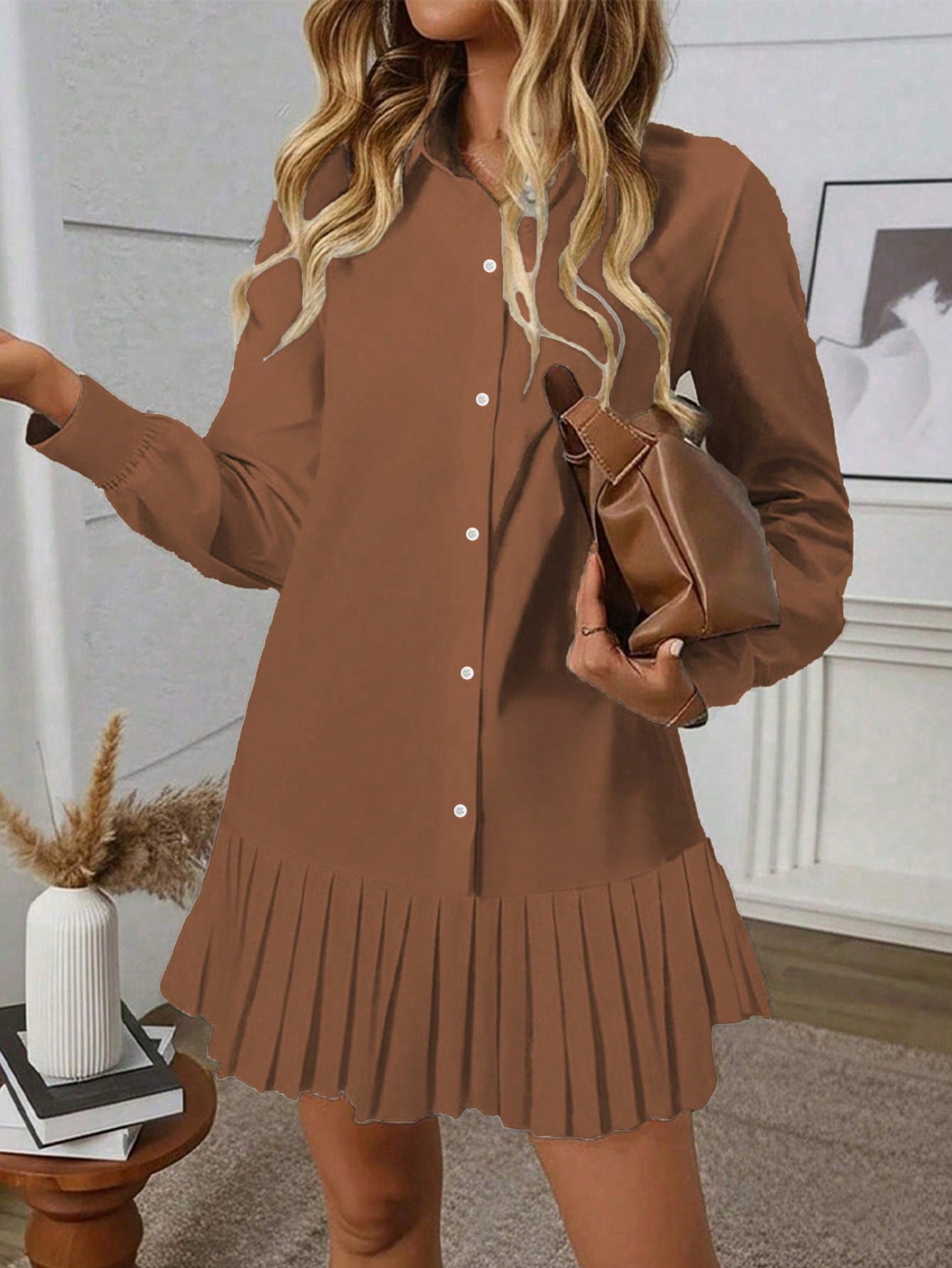 Robe chemise avec ourlet plissé et manches longues