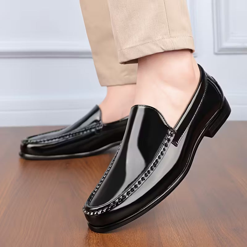 Shoes with lightweight design and pointed toe