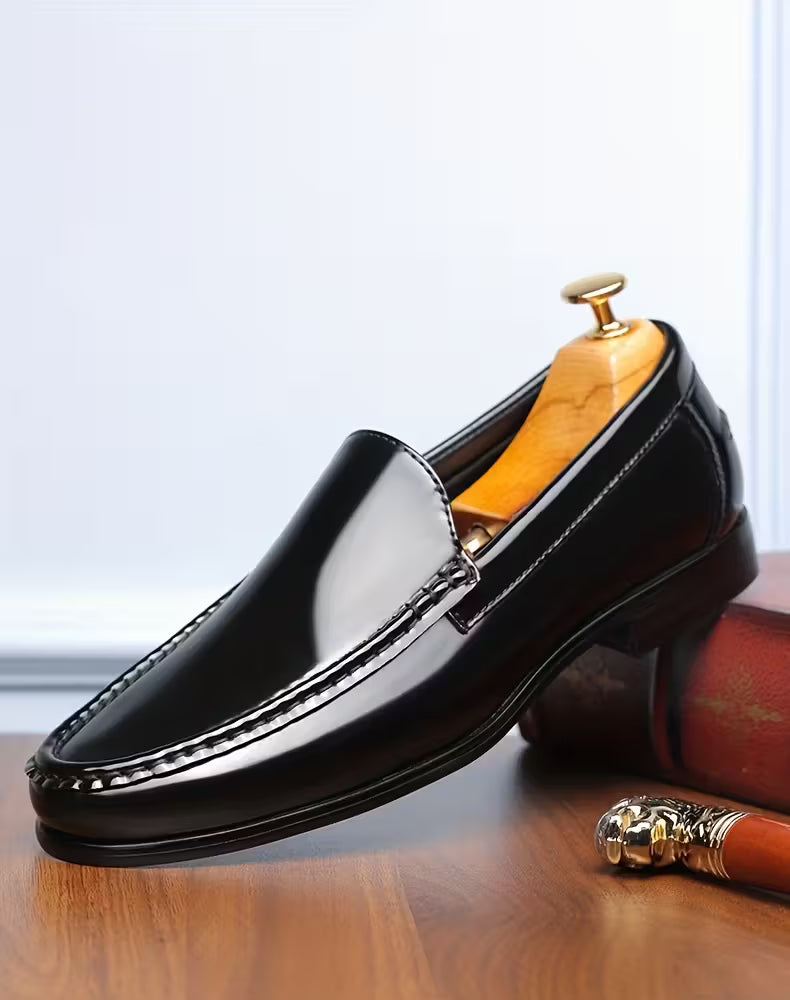 Shoes with lightweight design and pointed toe