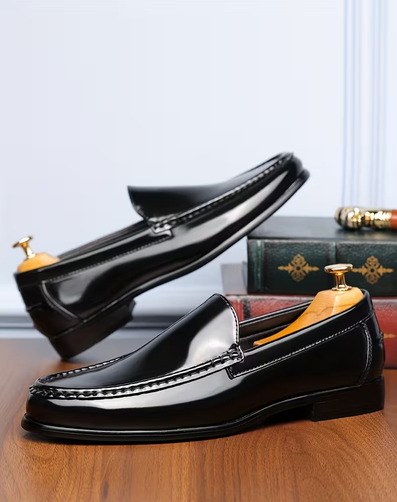 Shoes with lightweight design and pointed toe