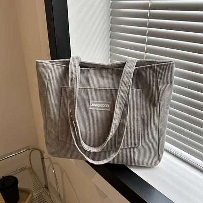 Shopper with Magnetic Closure