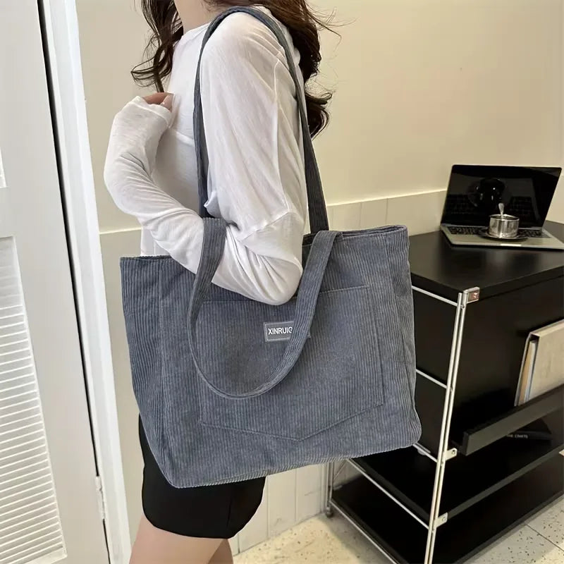 Shopper with Magnetic Closure