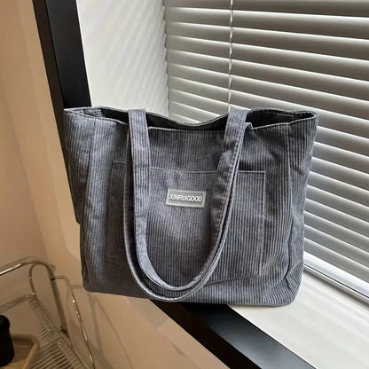 Shopper with Magnetic Closure