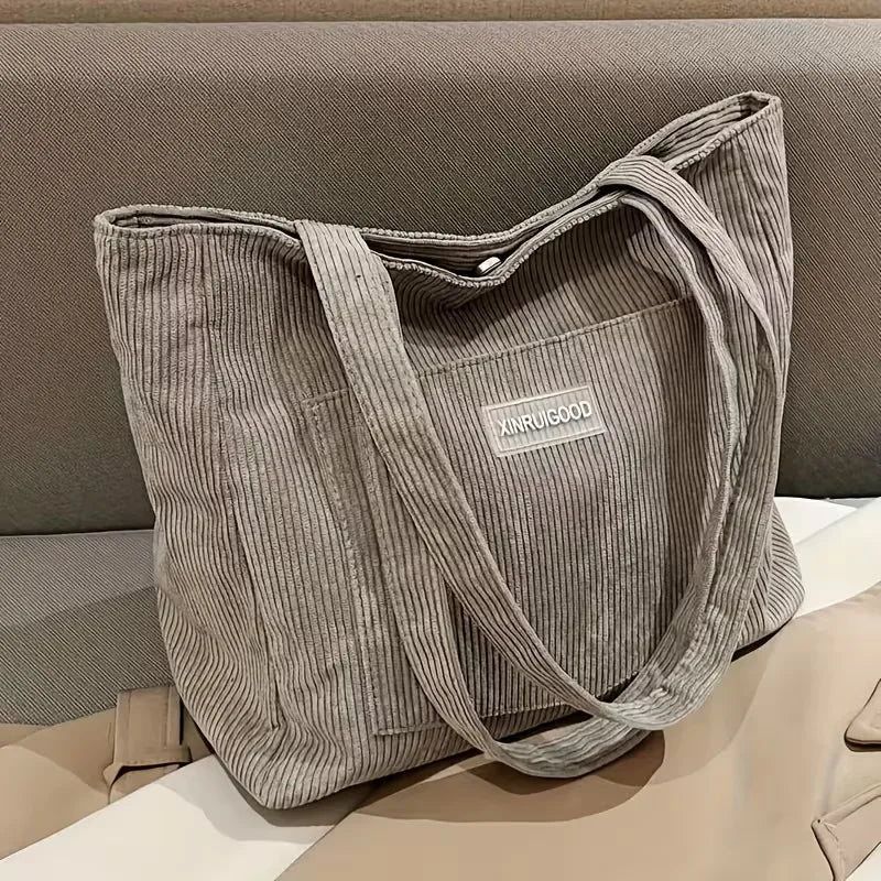 Shopper with Magnetic Closure