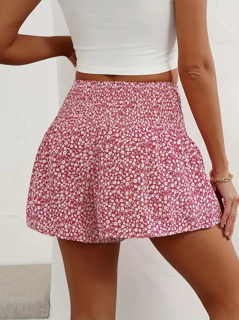 Short with High Waist and Floral Pattern
