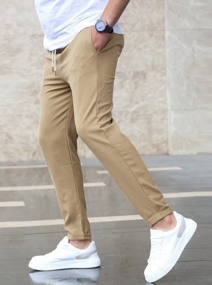 Pantalon slim avec taille élastique et poches latérales