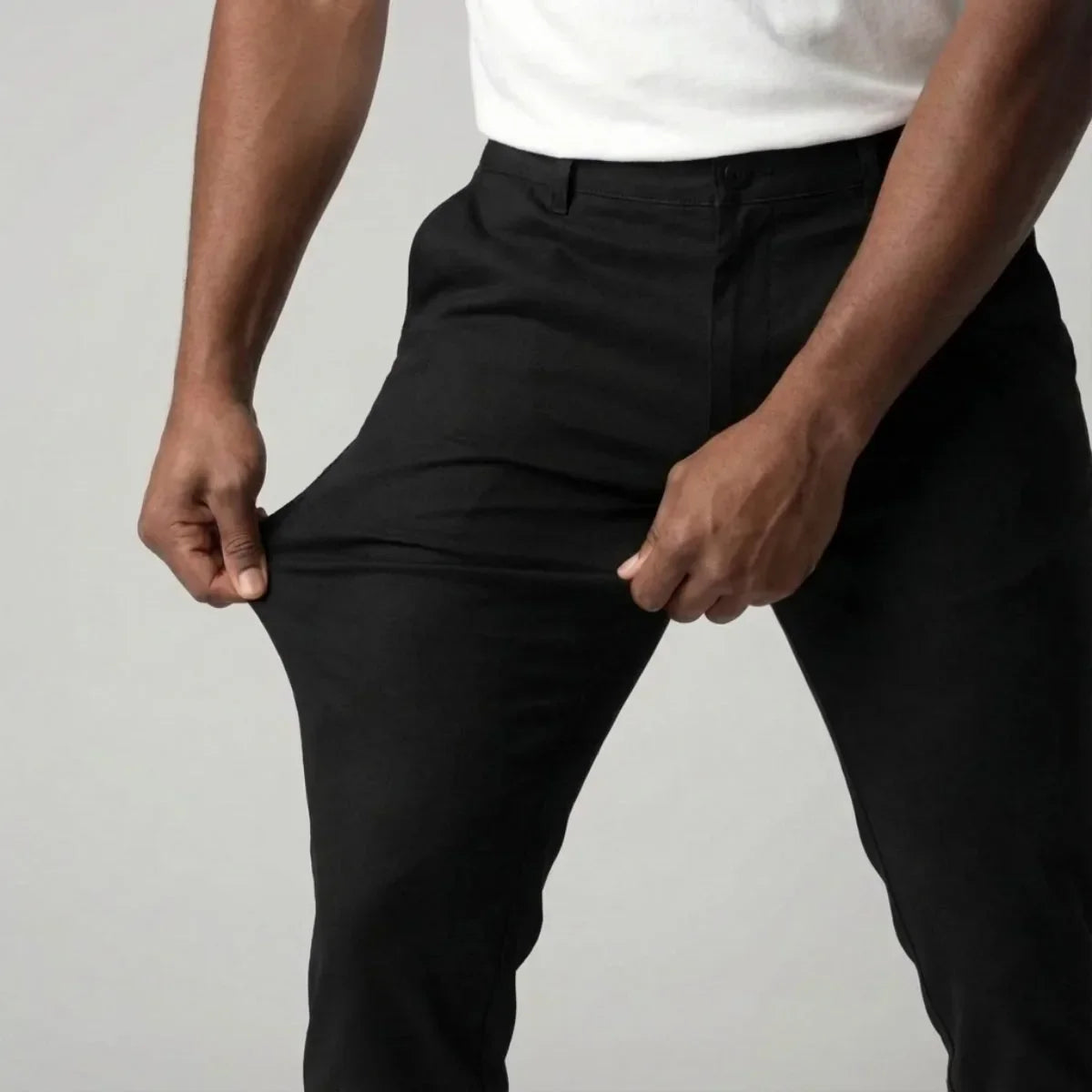 Slim fit chinos with side pockets