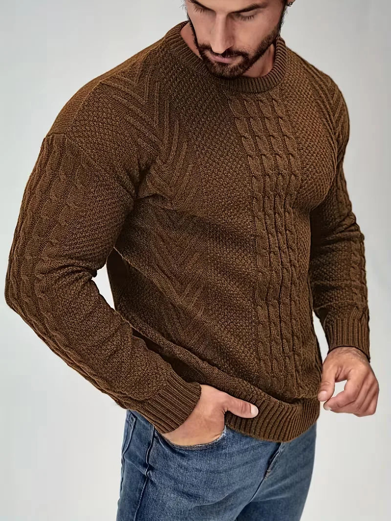 Pull ajusté à col rond avec motif torsadé