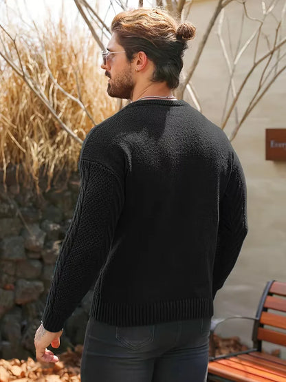 Pull ajusté à col rond avec motif torsadé