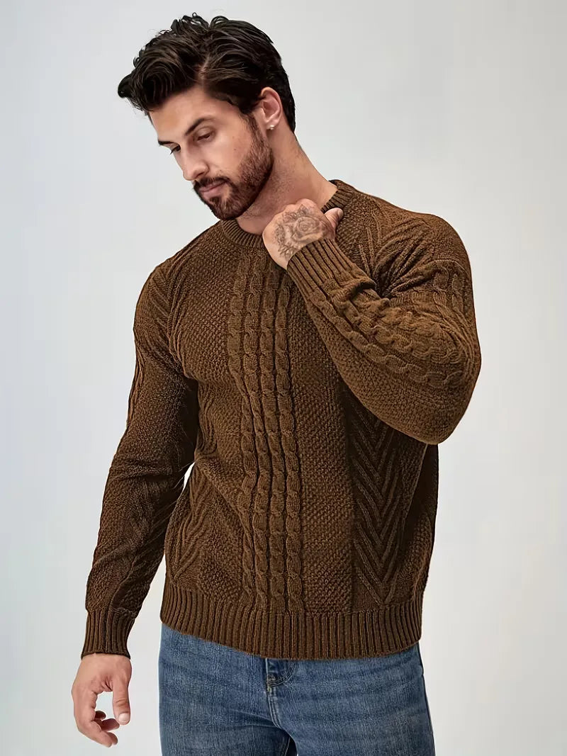Pull ajusté à col rond avec motif torsadé