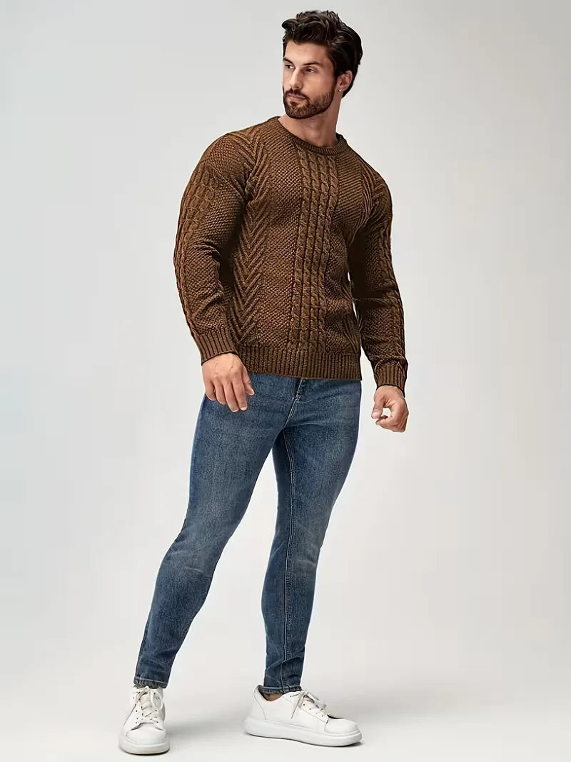 Pull ajusté à col rond avec motif torsadé