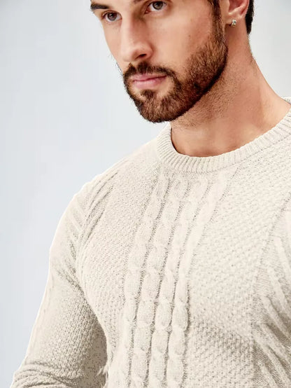 Pull ajusté à col rond avec motif torsadé