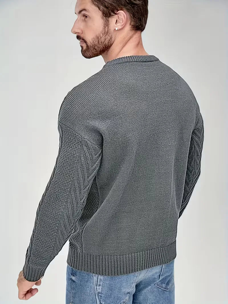 Pull ajusté à col rond avec motif torsadé