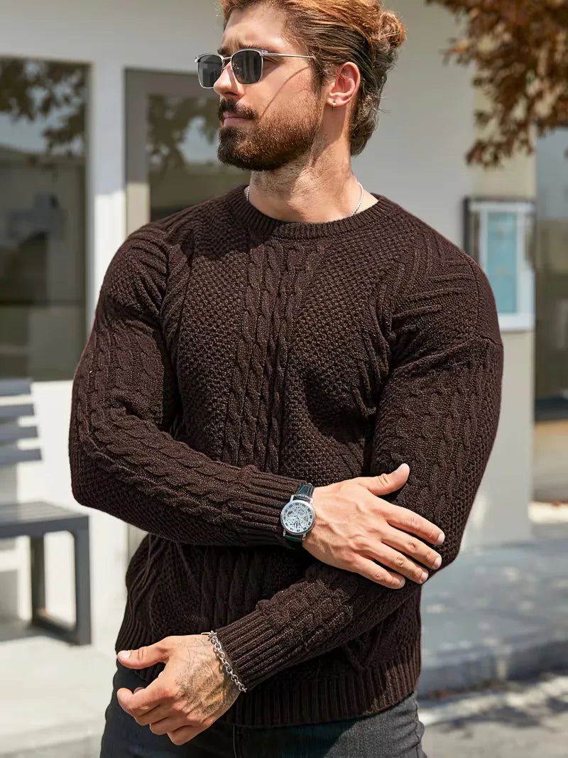 Pull ajusté à col rond avec motif torsadé