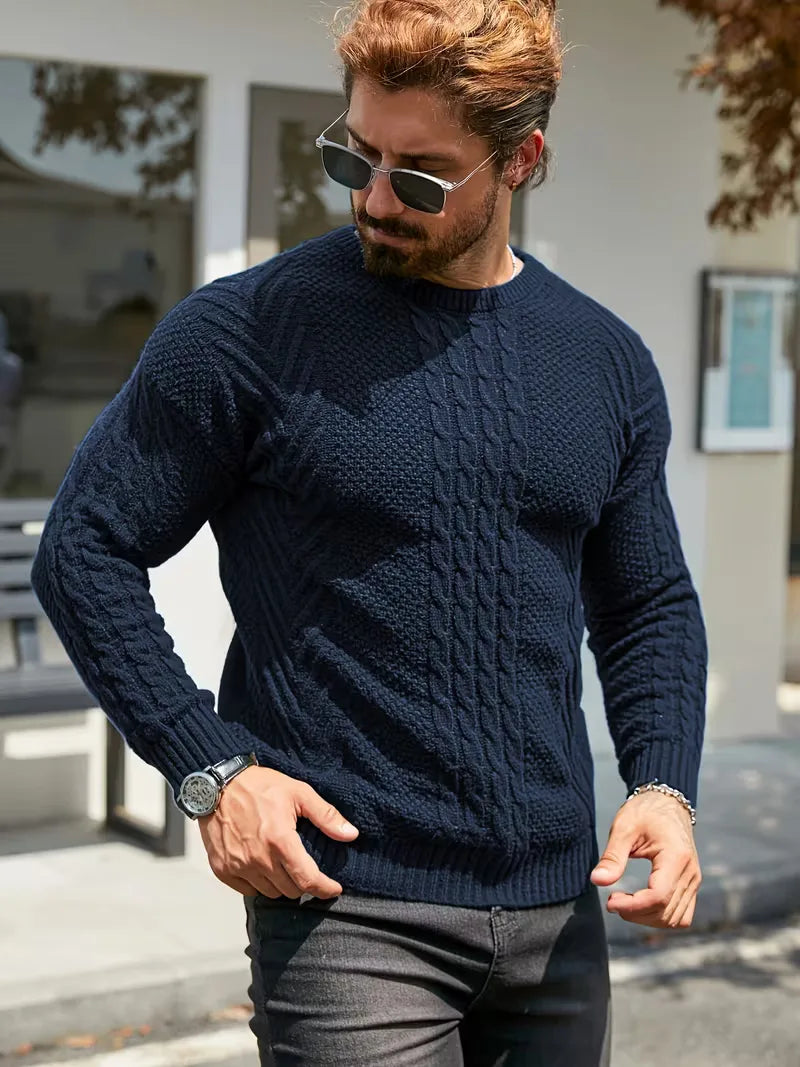 Pull ajusté à col rond avec motif torsadé
