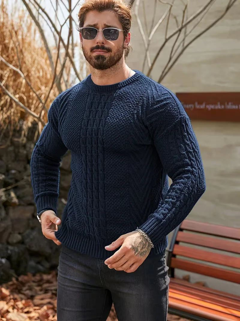 Pull ajusté à col rond avec motif torsadé