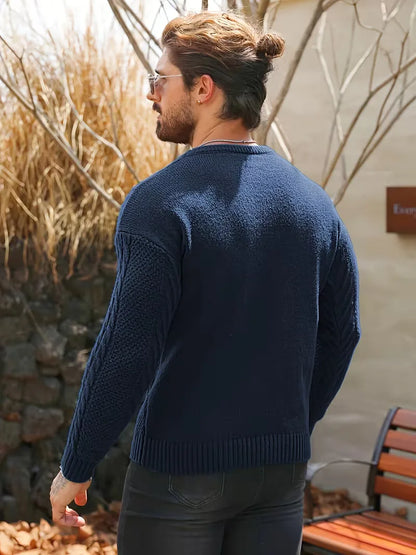 Pull ajusté à col rond avec motif torsadé