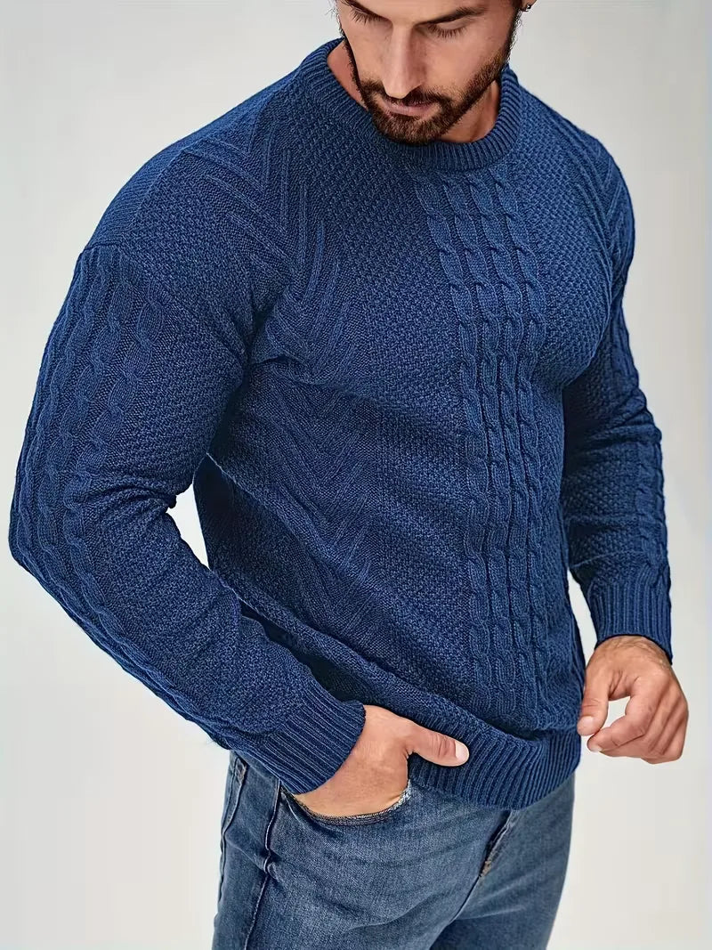 Pull ajusté à col rond avec motif torsadé