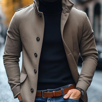 Veste ajustée avec col montant et boutons
