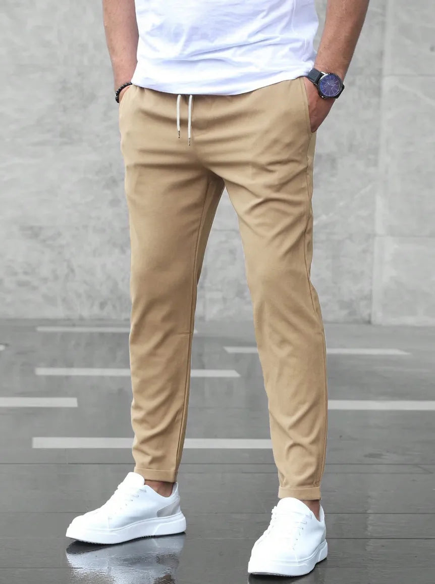 Slim fit trousers with elastic waistband and side pockets