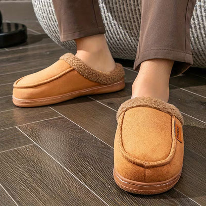 Chaussons à enfiler avec bordure en peluche pour plus de confort