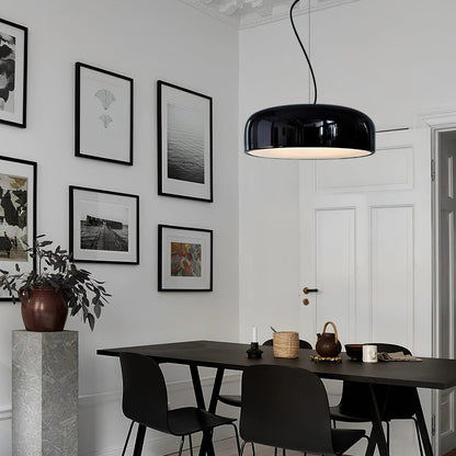 Candeeiro suspenso elegante e minimalista para interiores modernos