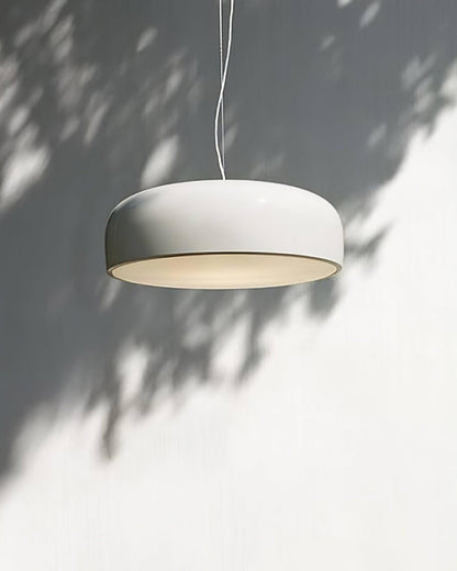 Candeeiro suspenso elegante e minimalista para interiores modernos