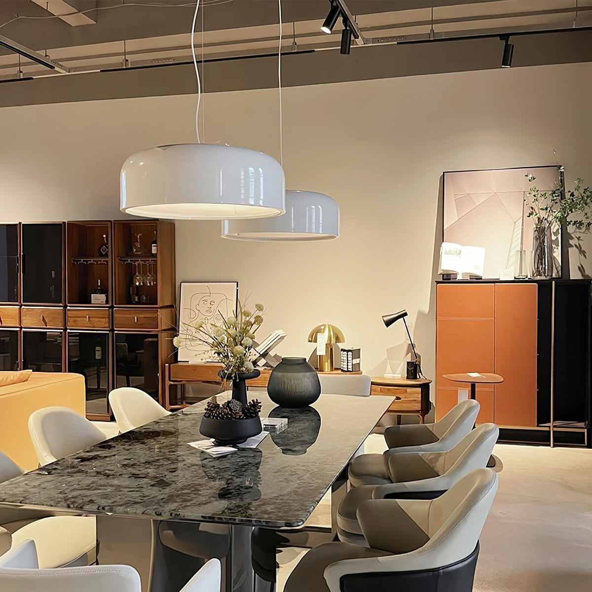 Candeeiro suspenso elegante e minimalista para interiores modernos