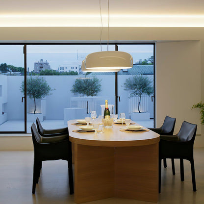 Candeeiro suspenso elegante e minimalista para interiores modernos