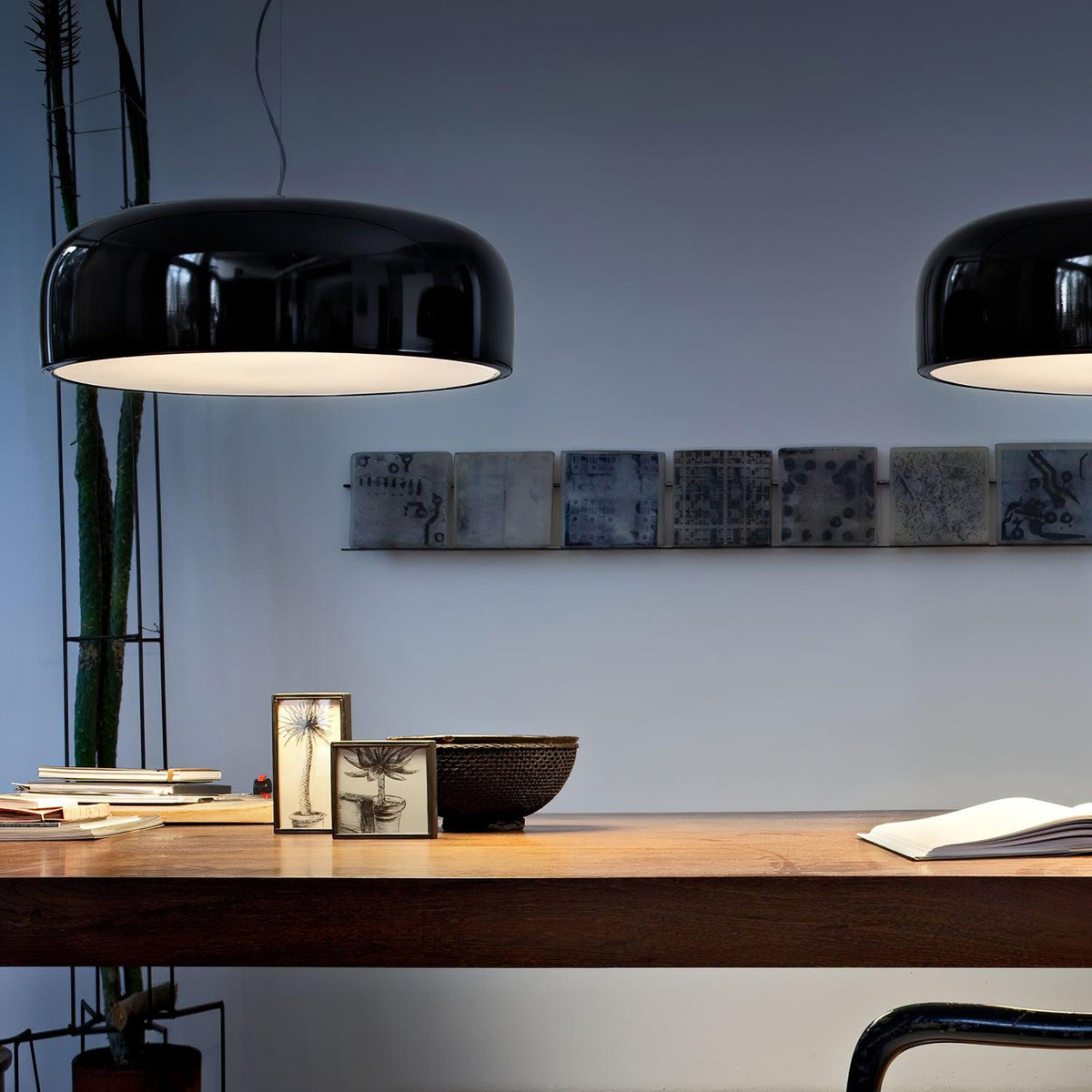 Candeeiro suspenso elegante e minimalista para interiores modernos