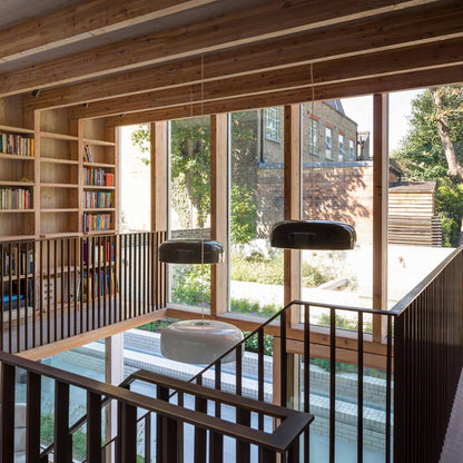 Candeeiro suspenso elegante e minimalista para interiores modernos