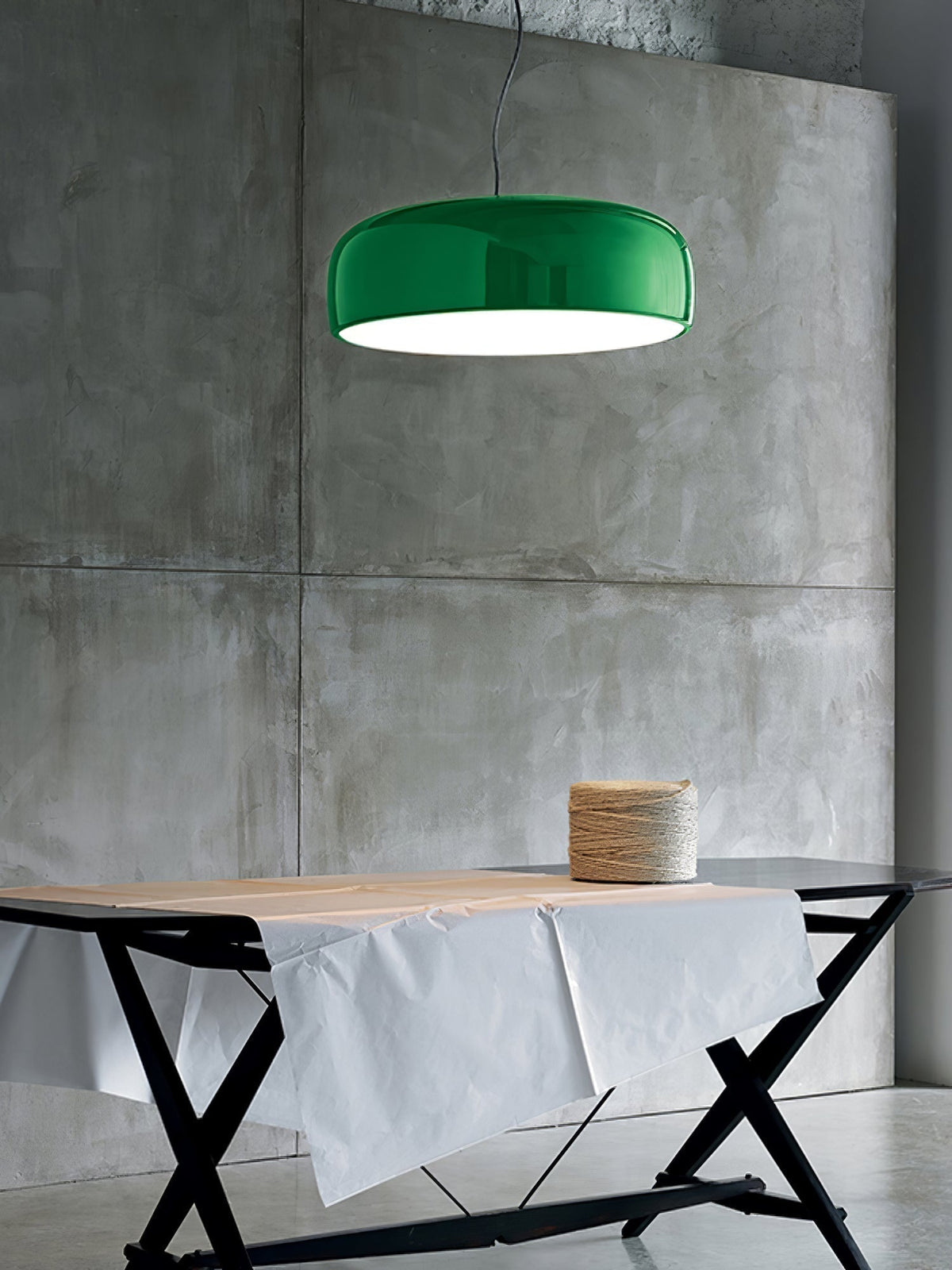 Candeeiro suspenso elegante e minimalista para interiores modernos