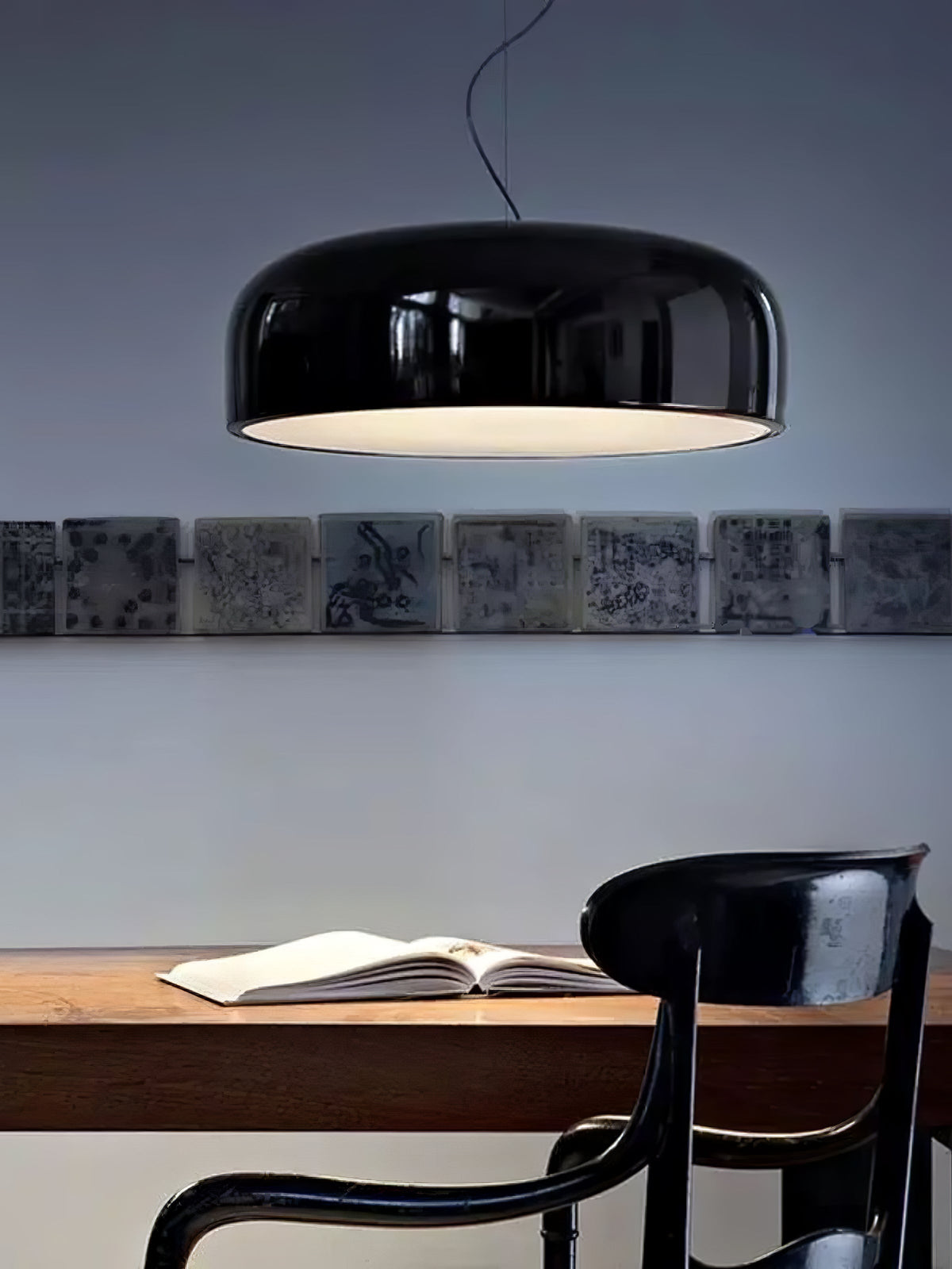 Candeeiro suspenso elegante e minimalista para interiores modernos