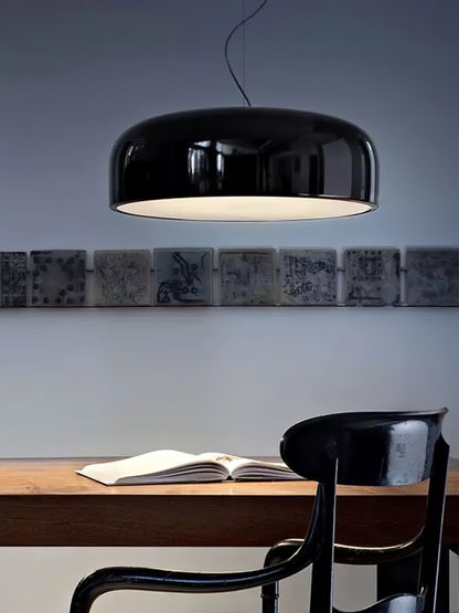 Candeeiro suspenso elegante e minimalista para interiores modernos