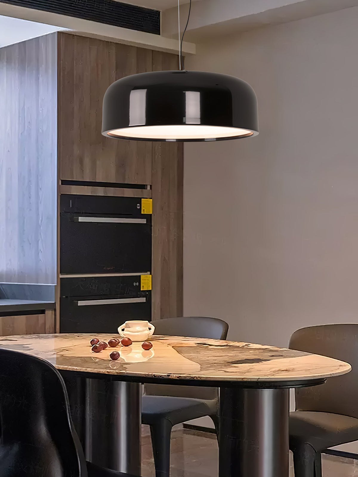 Candeeiro suspenso elegante e minimalista para interiores modernos