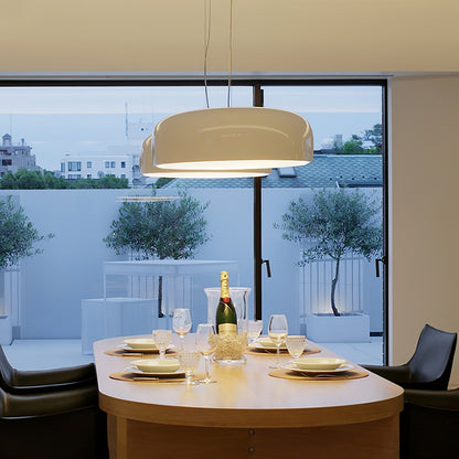 Candeeiro suspenso elegante e minimalista para interiores modernos