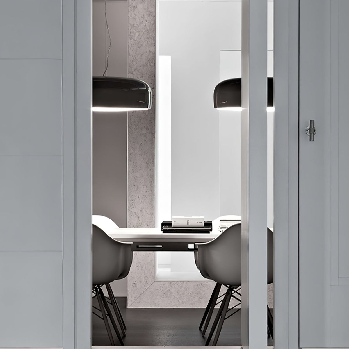 Candeeiro suspenso elegante e minimalista para interiores modernos