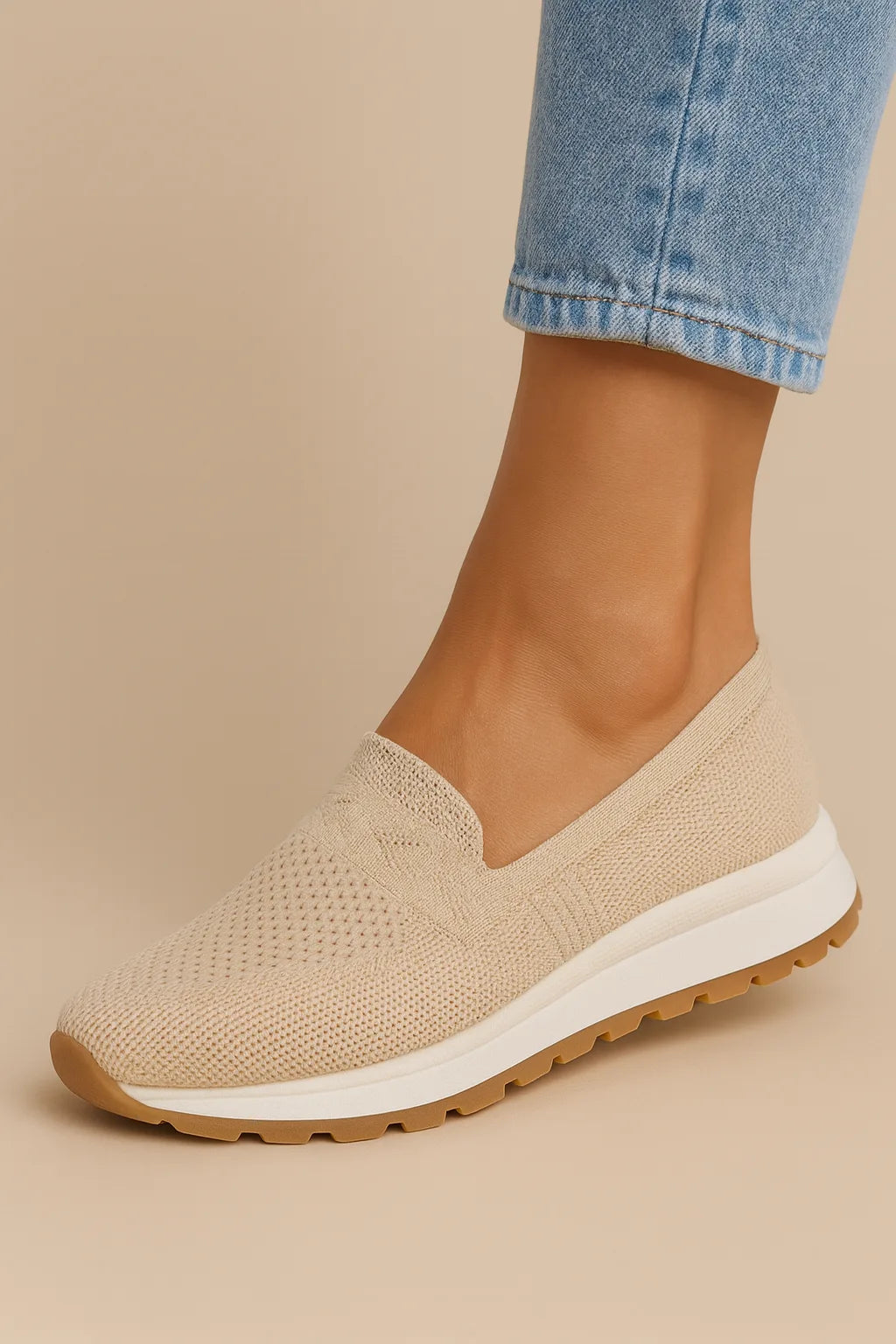 Orthopaedic sneakers with breathable upper and flexible sole