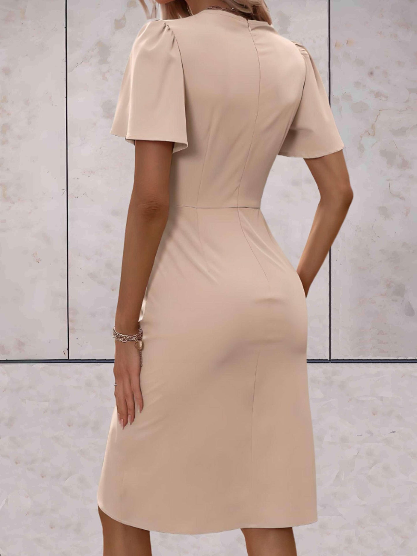 Sophie | Fitted dress with V-neck and wrap